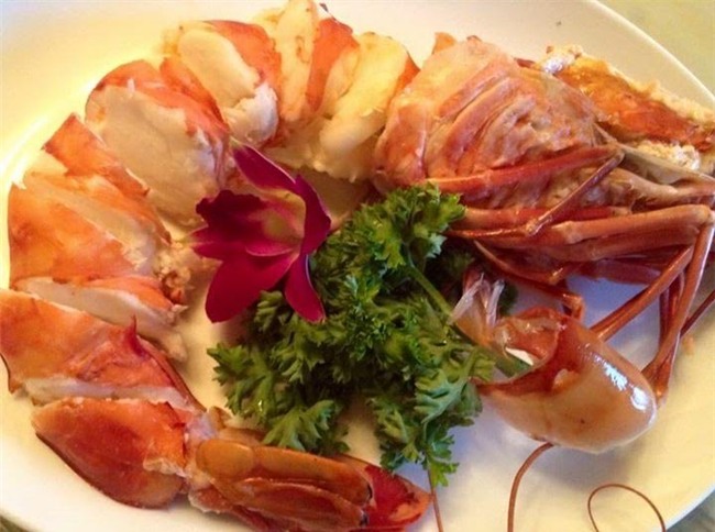 Tôm sú cụ đỏ au, đen thẫm: Mỗi bữa chỉ dám ăn 1 con