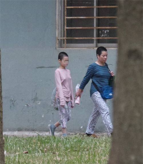 me nhot con 11 tuoi trong nha khong cho di hoc: nguoi me co xu ly theo phap luat? - 3