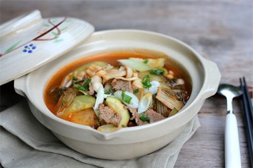 4 biến tấu cho món canh kim chi ngon "quên sầu" - 3