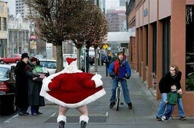 giat minh voi hinh anh "hiem thay" cua ong gia noel hinh anh 10