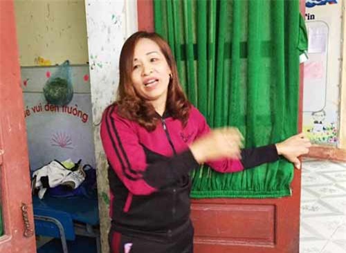 nghi van doi tuong tao ton xong vao lop mam non bat coc tre em - 1