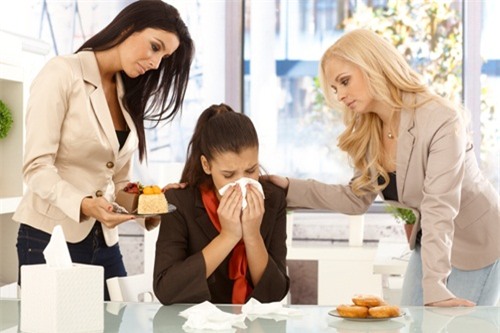 ke chuyen phong the cua vo chong voi ban be se "ruoc hoa" - 2