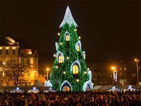 Hình ảnh Giáng sinh lung linh sắc màu trên khắp thế giới