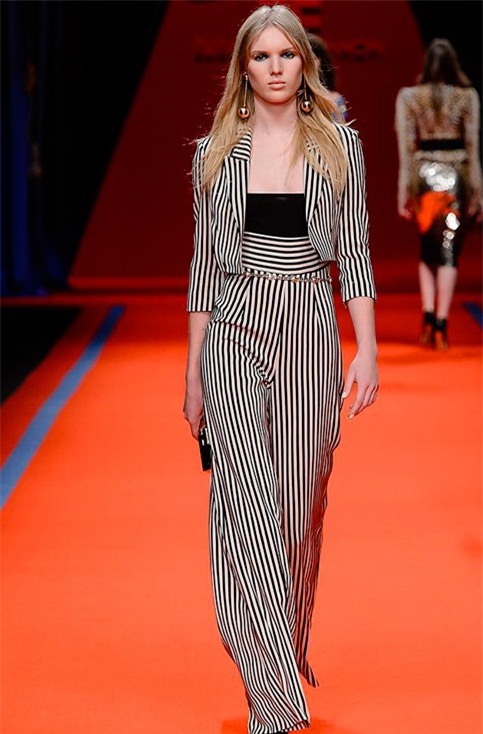 thanh hang "at via" sieu mau dat gia nhat the gioi luc nay bang doi chan dai 1m12 - 9