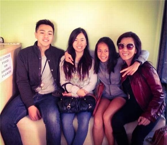 nhung cap me dep con xinh hon ca hoa hau cua showbiz viet hinh anh 2