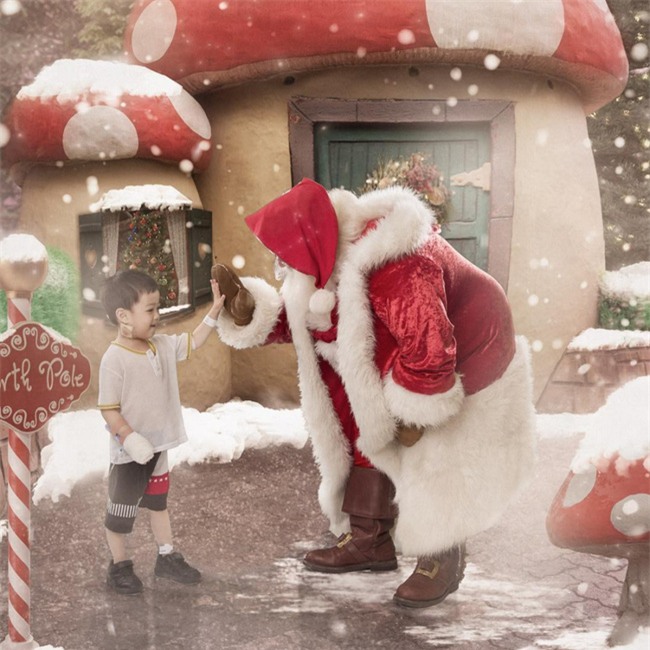 Nhiếp ảnh gia mang cả Giáng sinh kỳ diệu đến với những đứa trẻ bệnh tật - Ảnh 1.
