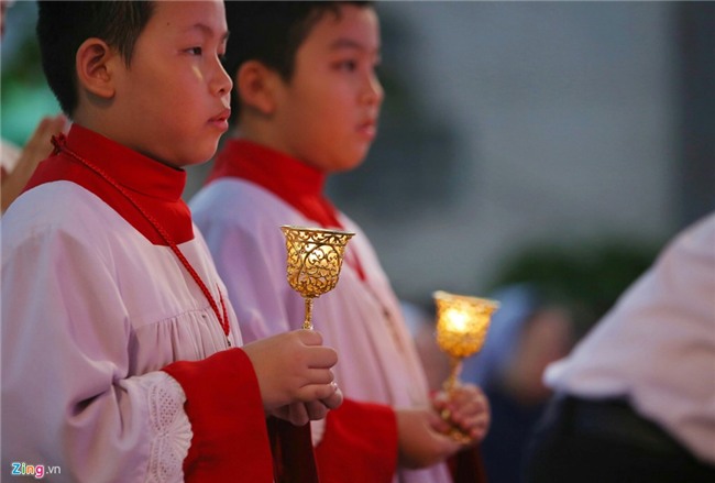 Hang nghin nguoi chen nhau o pho di bo don khong khi Noel hinh anh 16