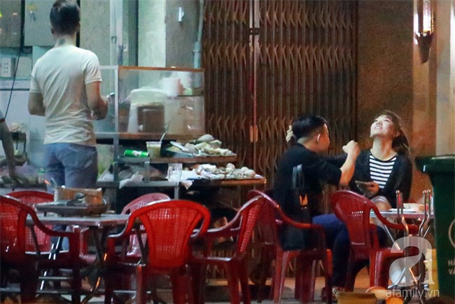 Trấn Thành mua chè, đưa Hari Won đi ăn đêm trước ngày cưới - Ảnh 13.