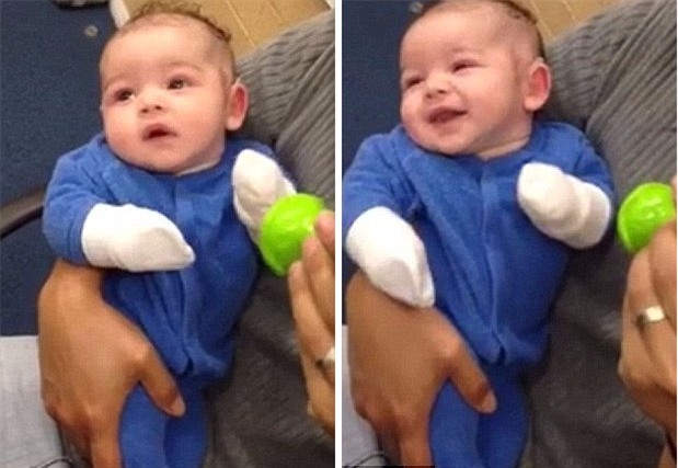 Những bức ảnh thể hiện tình yêu thương của cha mẹ gây xúc động nhất năm 2016 - Ảnh 2.