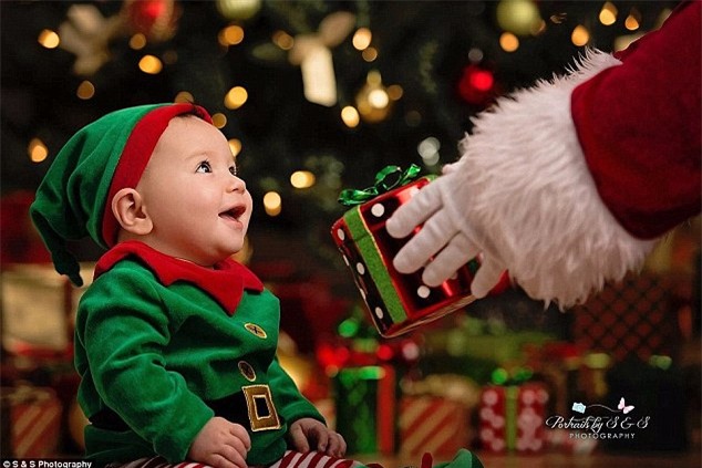 Những bức ảnh thể hiện tình yêu thương của cha mẹ gây xúc động nhất năm 2016 - Ảnh 6.