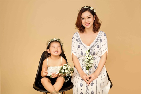 Jennifer Phạm sinh quý tử đúng ngày lễ Giánh sinh - Ảnh 2.