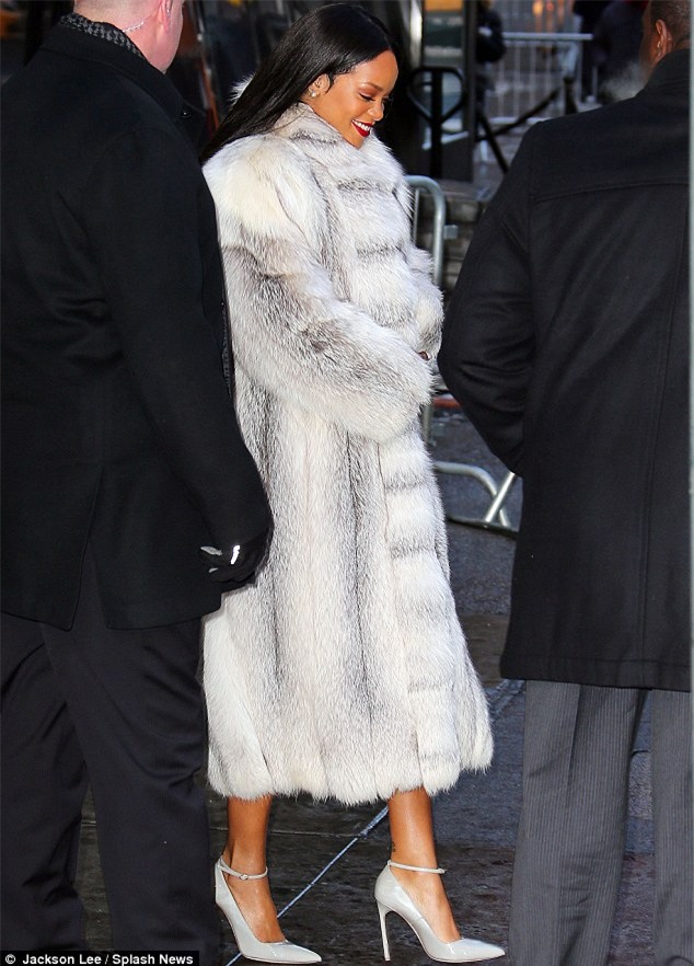 ao long bi "nem da" mot thoi cua son tung bat ngo tro thanh mot moi - 3