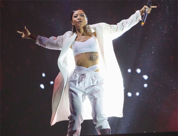 cach mix quan jeans voi tat luoi hot nhat dai thien ha dang khien chi em soi suc - 11