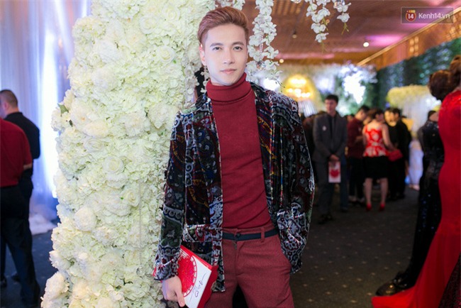 Thảm đỏ: Dàn sao khủng Vbiz xúng xính váy áo dự đám cưới Trấn Thành và Hari Won - Ảnh 3.