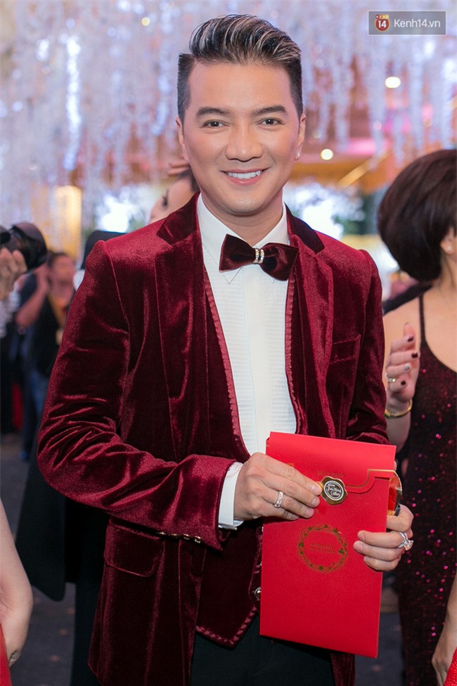 Thảm đỏ: Dàn sao khủng Vbiz xúng xính váy áo dự đám cưới Trấn Thành và Hari Won - Ảnh 5.