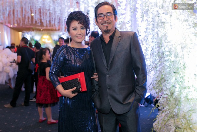 Thảm đỏ: Dàn sao khủng Vbiz xúng xính váy áo dự đám cưới Trấn Thành và Hari Won - Ảnh 6.