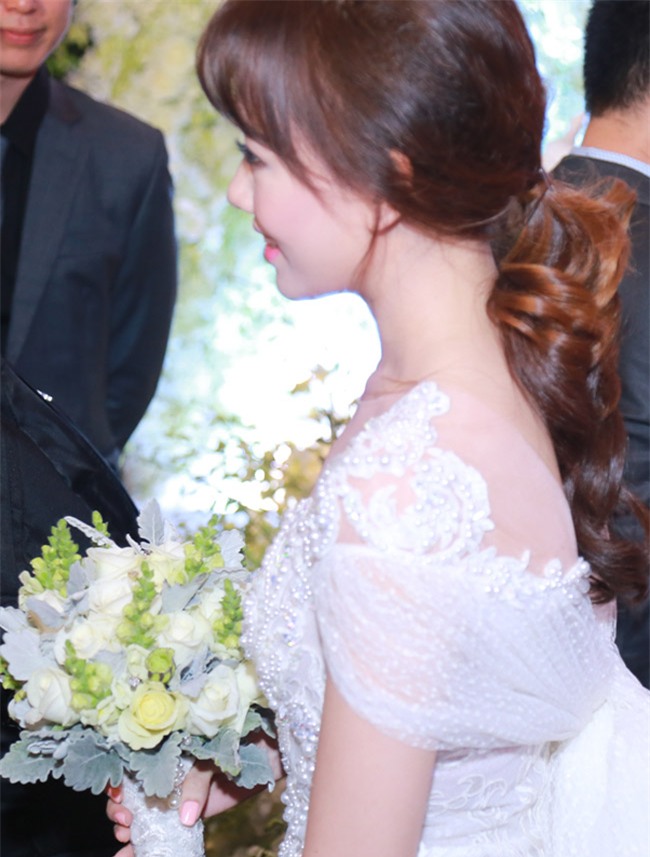 vo tran thanh long lay nhu nu than trong le cuoi hinh anh 11