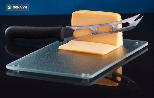 Những sai lầm phổ biến khiến thớt trở thành ổ vi khuẩn gây nhiều bệnh - Ảnh 1.