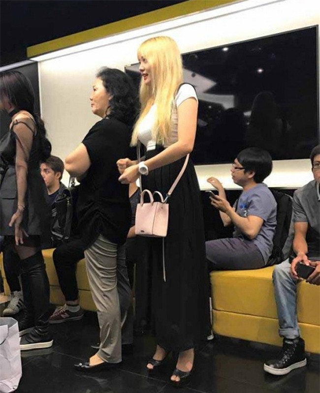 quy ong "phat them" 4 co em vo dep nhu tien cua tran thanh hinh anh 24