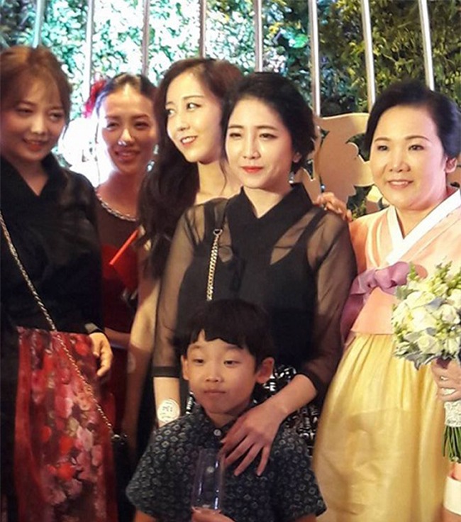 quy ong "phat them" 4 co em vo dep nhu tien cua tran thanh hinh anh 7