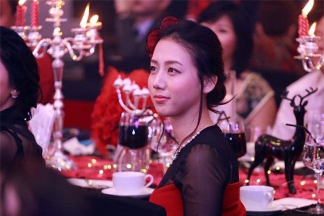 quy ong "phat them" 4 co em vo dep nhu tien cua tran thanh hinh anh 8