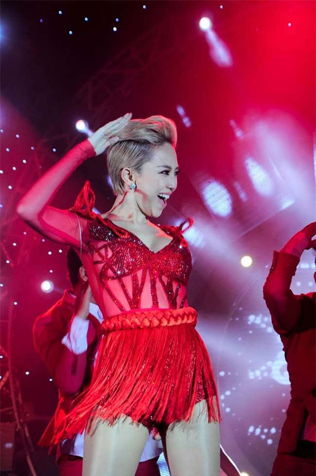 bo suu tap vay dien kho co the ngan hon cua toc tien hinh anh 10