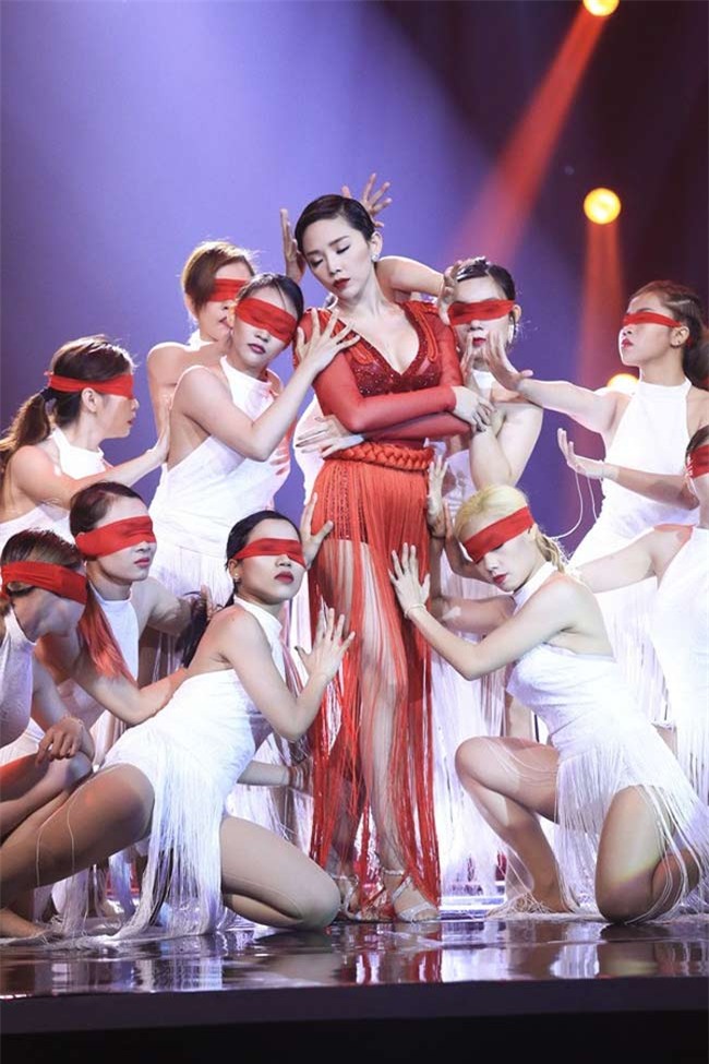 bo suu tap vay dien kho co the ngan hon cua toc tien hinh anh 12