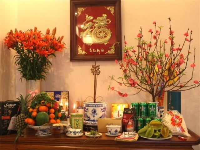 Bàn thờ cần luôn giữ sạch sẽ. Ảnh T.L