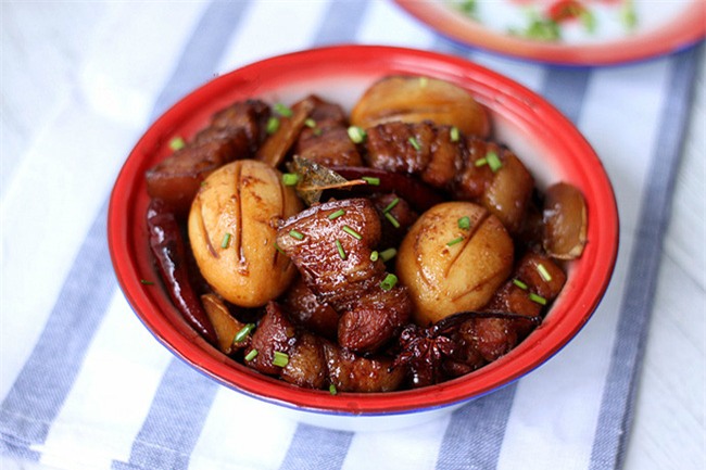 Đảm bảo nồi cơm sẽ hết bay nếu bạn làm thịt kho trứng theo cách này - Ảnh 6.