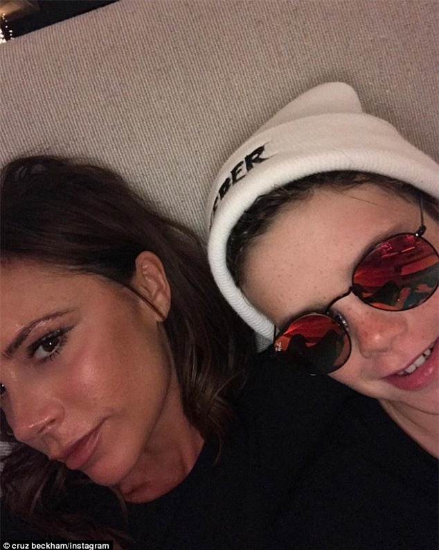 David khoe ảnh con gái Harper bơi cùng nàng tiên cá ở Maldives - Ảnh 4.