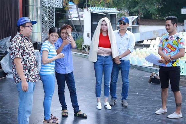 Ngoc Trinh trum khan khi den san khau tap kich hinh anh 4