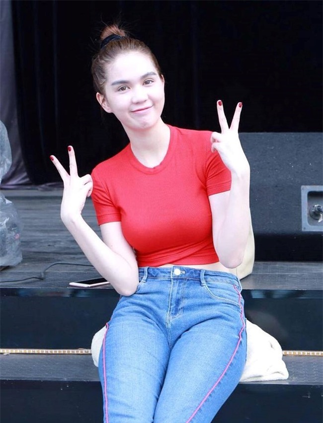 Ngoc Trinh trum khan khi den san khau tap kich hinh anh 7