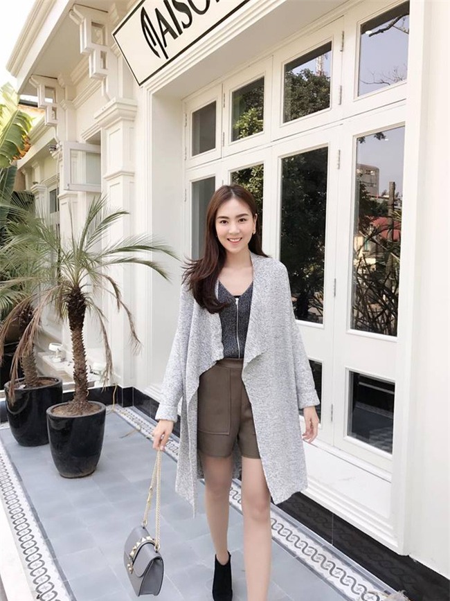 Gần 1 tháng sau đám cưới cổ tích, MC Mai Ngọc ôn lại 11 năm bên nhau với chi tiết lãng mạn bất ngờ - Ảnh 1.