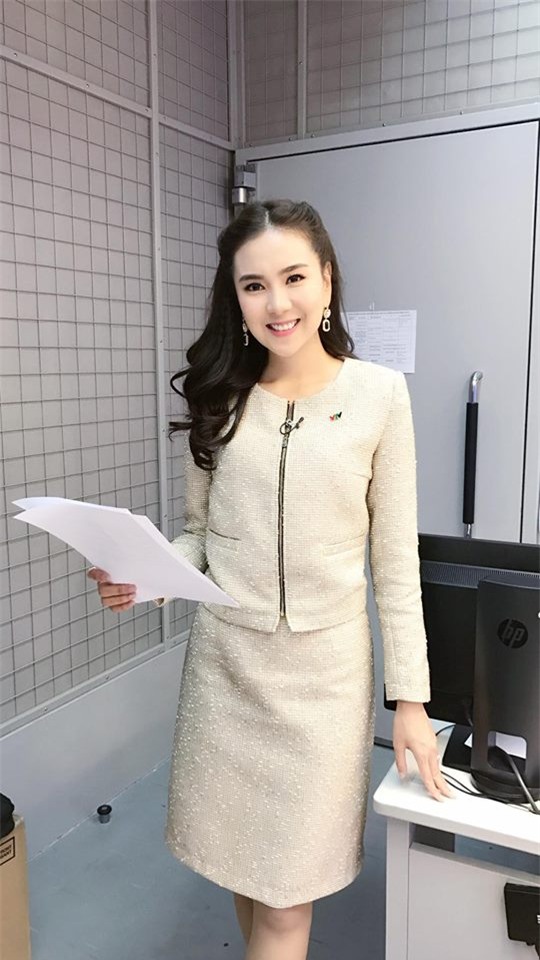 Gần 1 tháng sau đám cưới cổ tích, MC Mai Ngọc ôn lại 11 năm bên nhau với chi tiết lãng mạn bất ngờ - Ảnh 7.