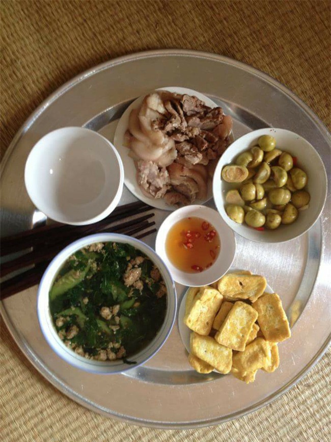 Mâm cơm mẹ đảm với 5 món chỉ hết 20 ngàn đồng thời buổi thu không đủ chi khiến chị em bàn tán - Ảnh 9.