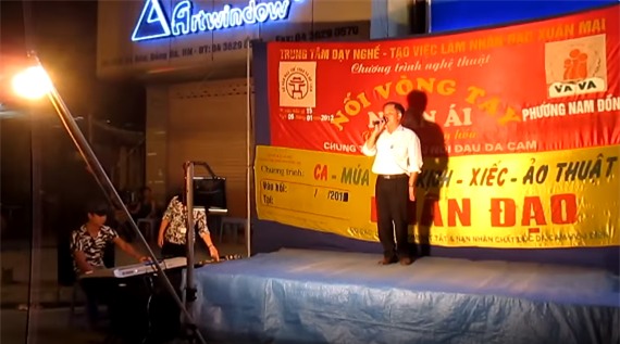 Người khuyết tật đang bị lợi dụng và lạm dụng bởi các đoàn nghệ thuật? - Ảnh 2.