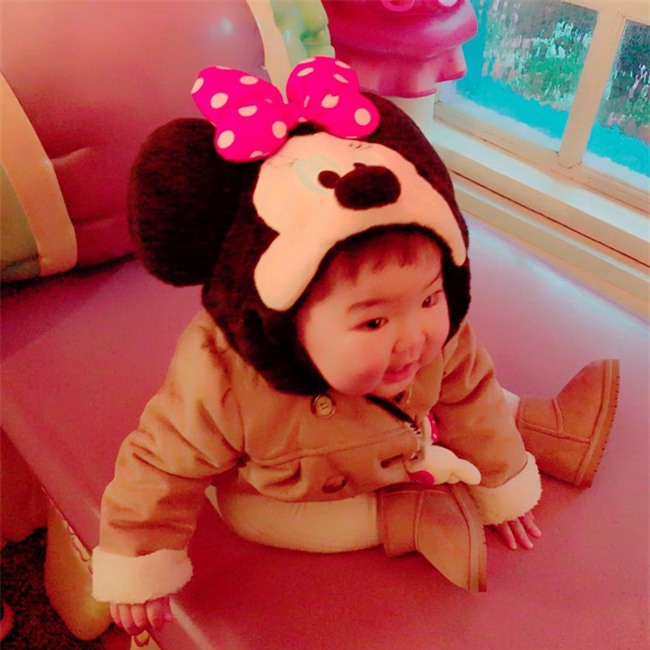 Chỉ là uống sữa thôi mà cô bé mắt một mí, má trái đào cũng đốn tim cư dân mạng - Ảnh 15.