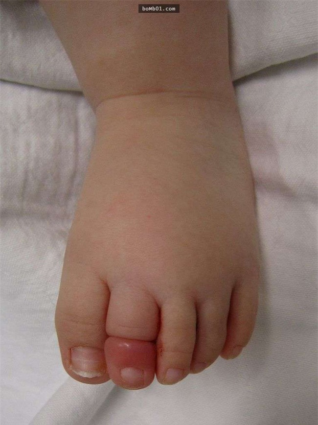 Chuyện không đơn giản, tóc mẹ có thể khiến con nhỏ mất cả chân tay đấy! - Ảnh 1.