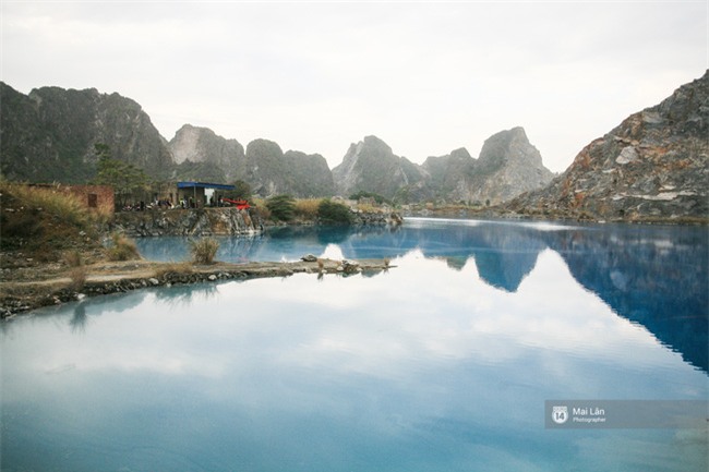 Hồ nước xanh ngắt ở Hải Phòng: Địa điểm mới đang khiến giới trẻ xôn xao - Ảnh 2.