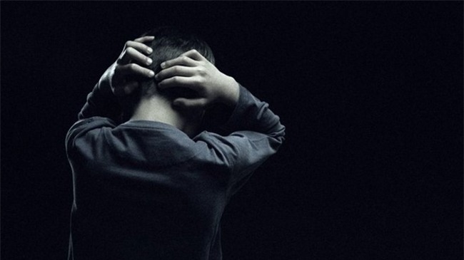 Cam hoc sinh, sinh vien phat tan clip bao luc len mang hinh anh 1