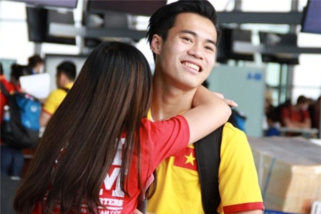 Văn Toàn vừa nhận ba giải thưởng cá nhân quan trọng tại giải U21 quốc tế 2016 gồm: Cầu thủ ấn tượng nhất, Vua phá lưới và Cầu thủ Việt Nam hay nhất giải.
