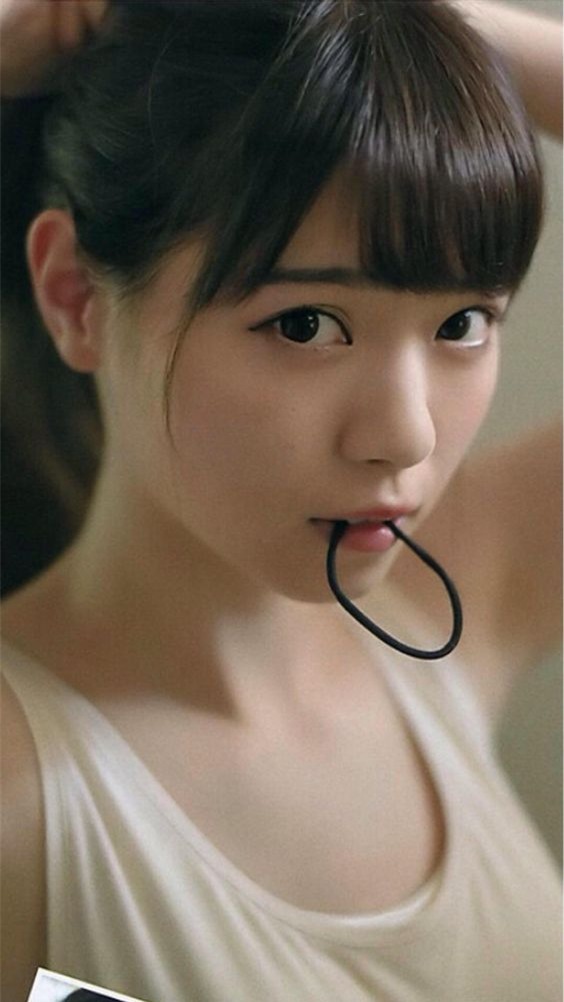 Sau tất cả, chỉ có tóc mái lưa thưa mới giúp các nàng hồi xuân - Ảnh 10.