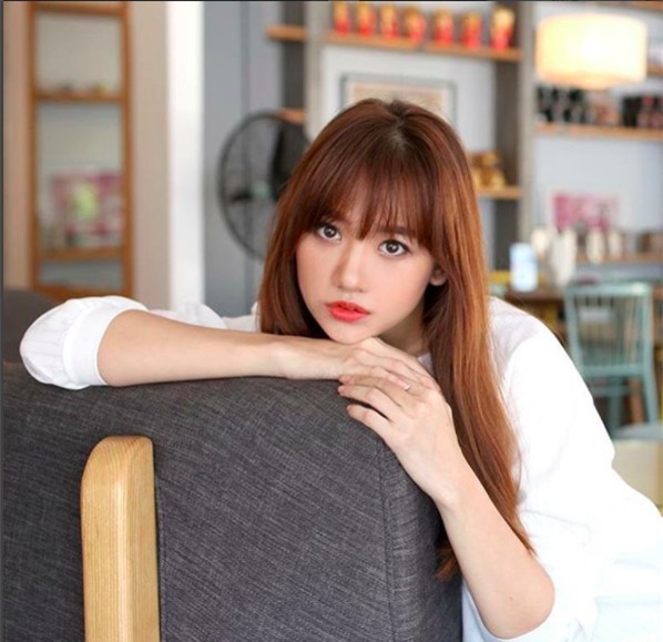 Sau tất cả, chỉ có tóc mái lưa thưa mới giúp các nàng hồi xuân - Ảnh 5.