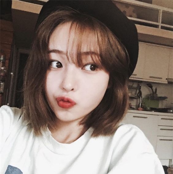 Sau tất cả, chỉ có tóc mái lưa thưa mới giúp các nàng hồi xuân - Ảnh 13.