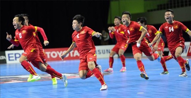 Đội tuyển futsal Việt Nam trong khoảnh khắc đánh bại Nhật Bản, để giành vé dự VCK World Cup futsal 2016