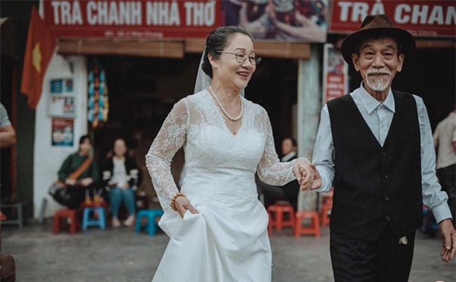 Ảnh cưới 50 năm gây chú ý của nghệ sĩ già Mai Ngọc Căn - Ảnh 2.