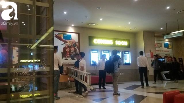 Hà Nội: Xem phim ở rạp Lotte Kangnam bị trần thạch cao rơi trúng, hai người đi cấp cứu - Ảnh 2.