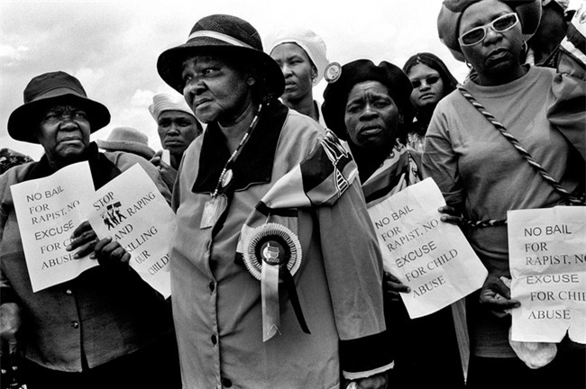 Loạt hình ám ảnh về những đứa trẻ từng bị lạm dụng tình dục - Ảnh 25.