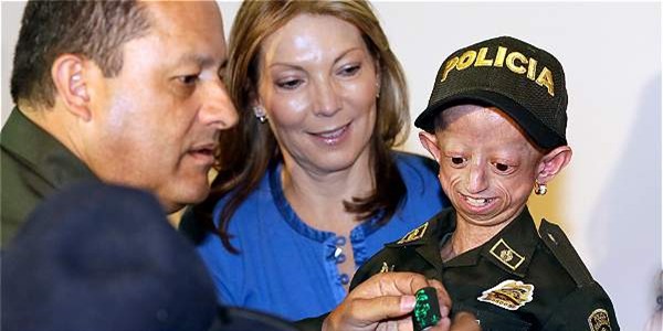 Cô bé 12 tuổi có ngoại hình hệt như bà lão 90 đã qua đời - Ảnh 4.