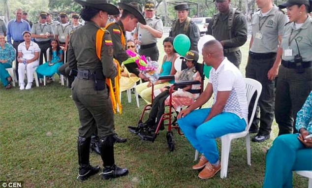 Cô bé 12 tuổi có ngoại hình hệt như bà lão 90 đã qua đời - Ảnh 5.